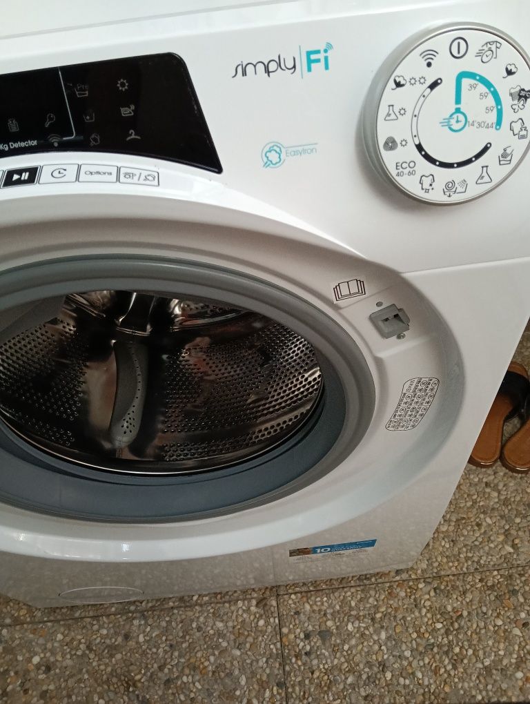 Máquina de lavar e secar roupa CANDY