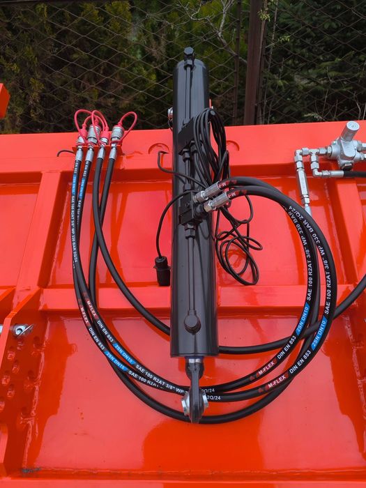 posypywarka piaskarko-solarka 2.0m hydrauliczna nowa solidna