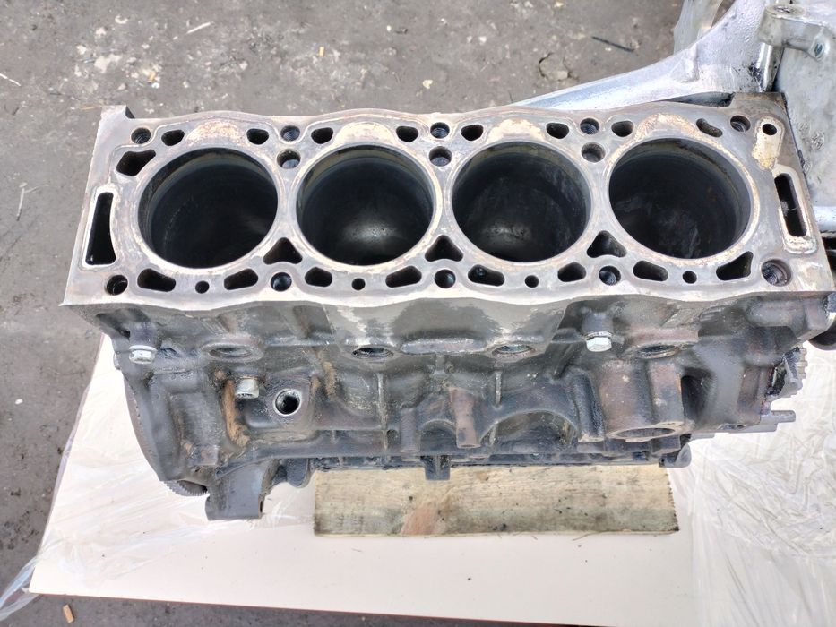 Мотор dw8 (citroen berlingo 1.9), колектор, форсунки, поршня