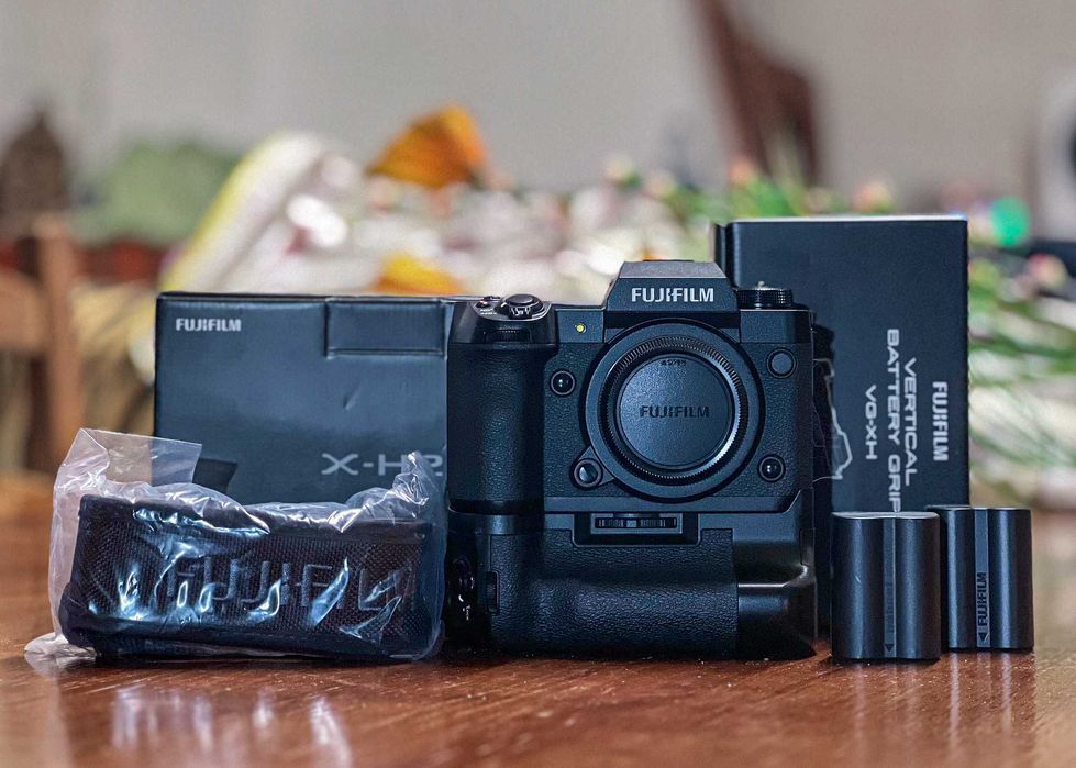 Fujifilm X-H2 + Grip VG-XH + 2 Baterias