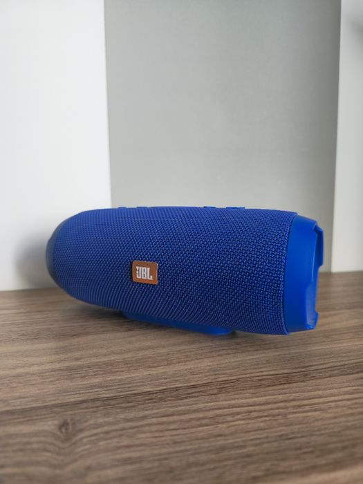 Продам колонку JBL Charge 3.