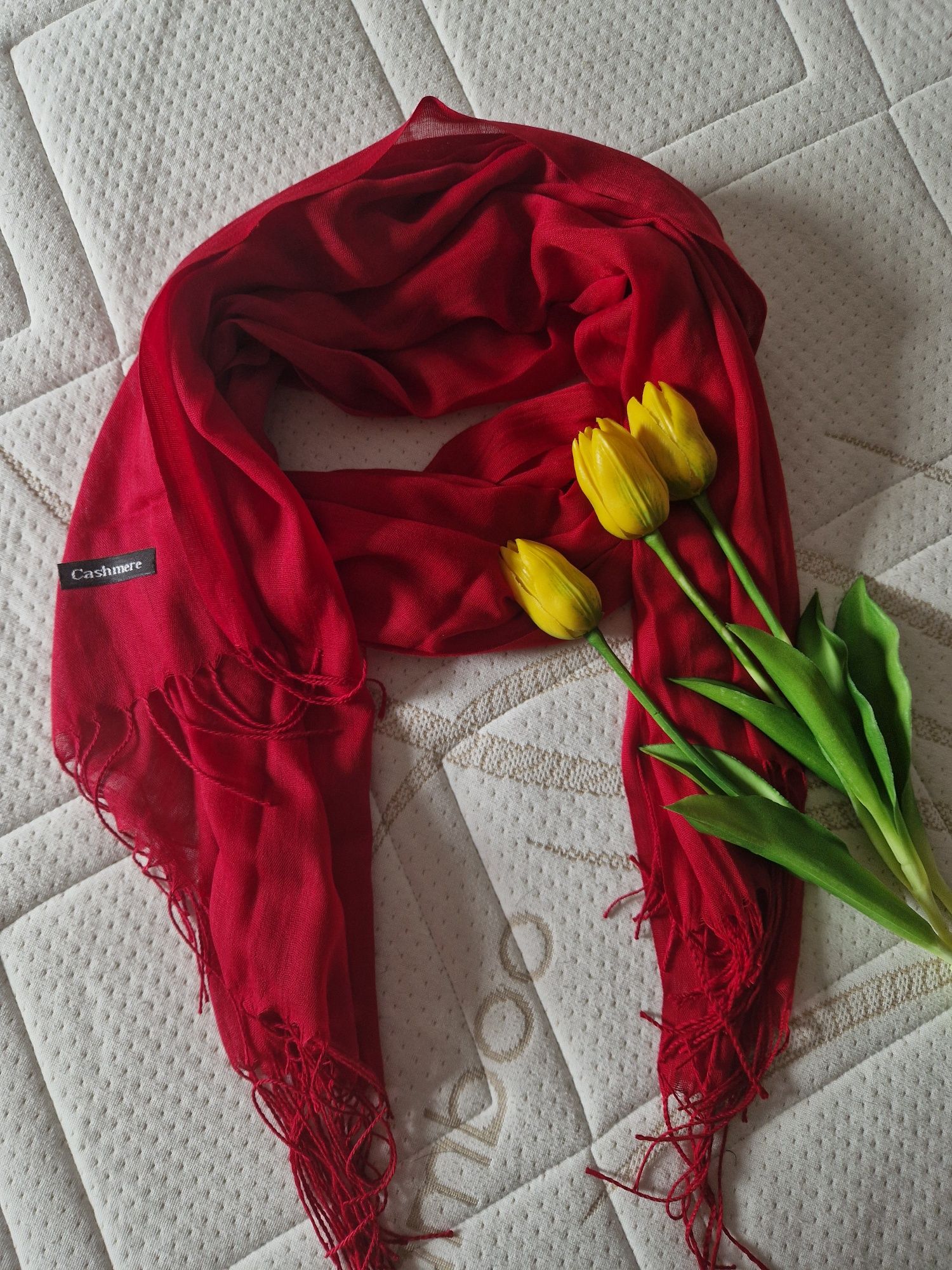 Czerwony  szalik Cashmere, elegancki i stylowy klasyczny, casualowy