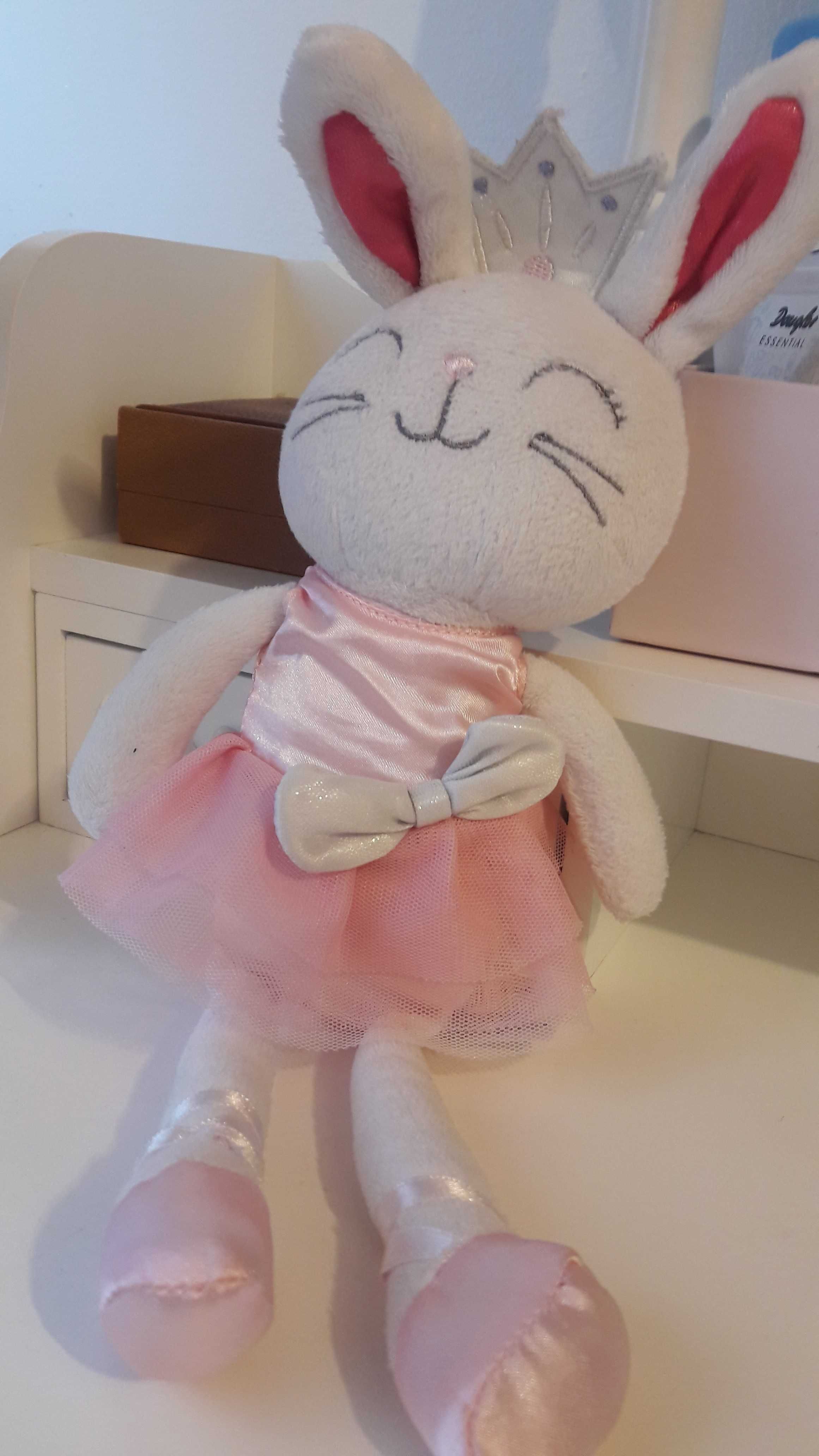 Pluszowa maskotka królik królewna w różowej sukience