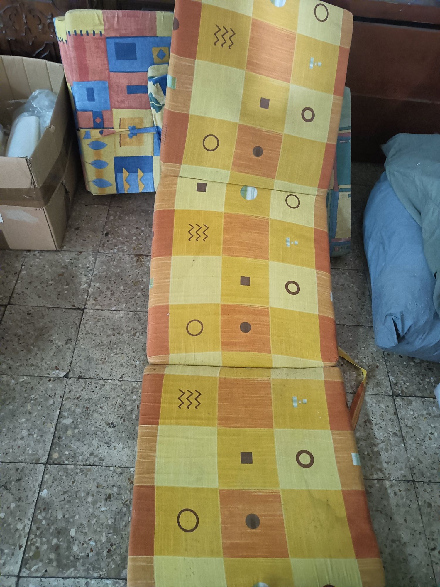 4 Colchoes em estado razoável