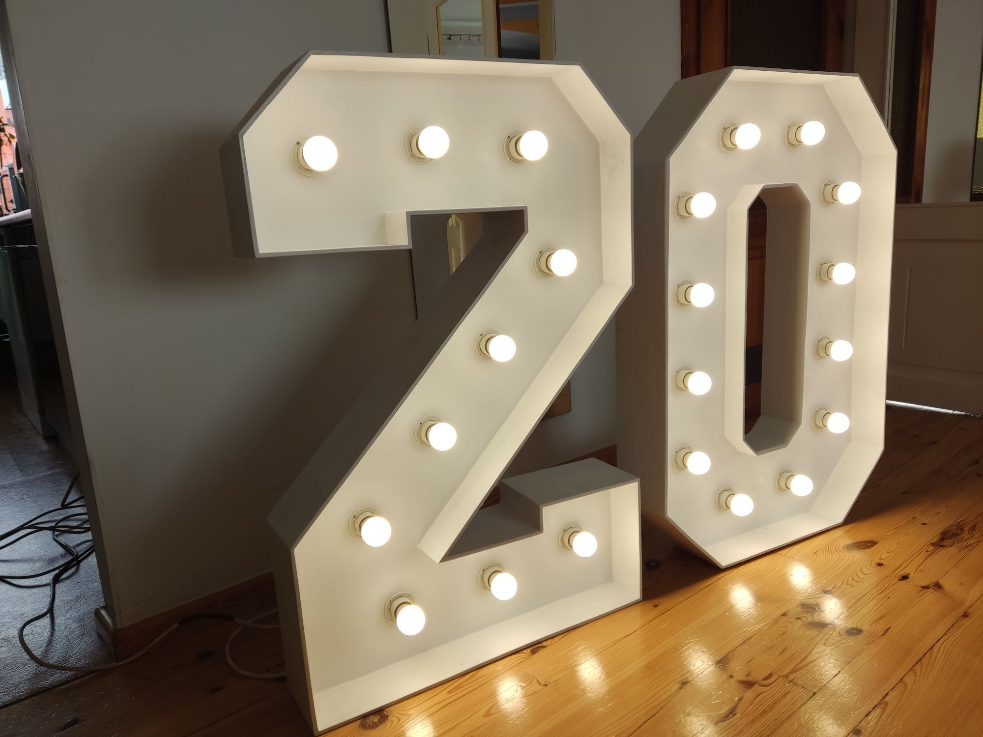 ,, 20'' cyfra led w 3 D. komplet.