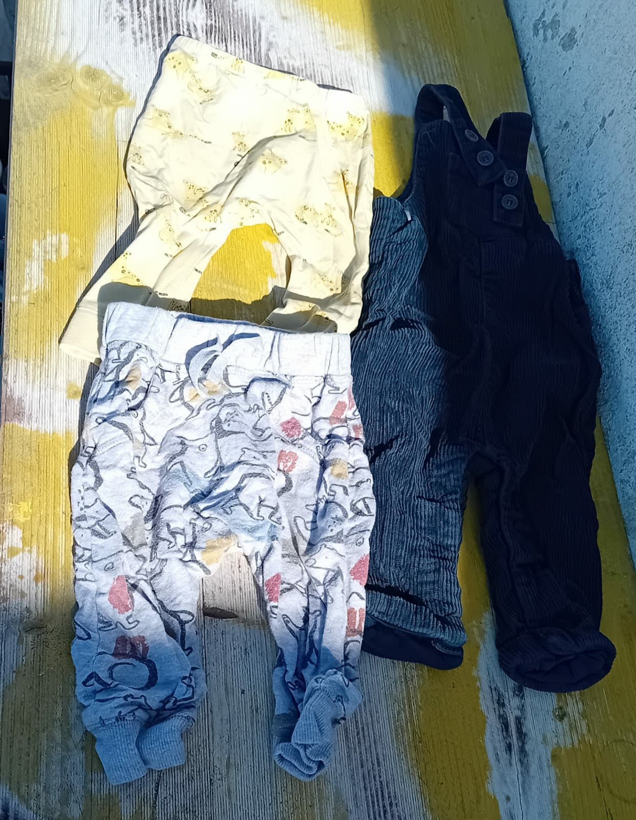 Conjunto blusas e calças bebé 9-12 meses