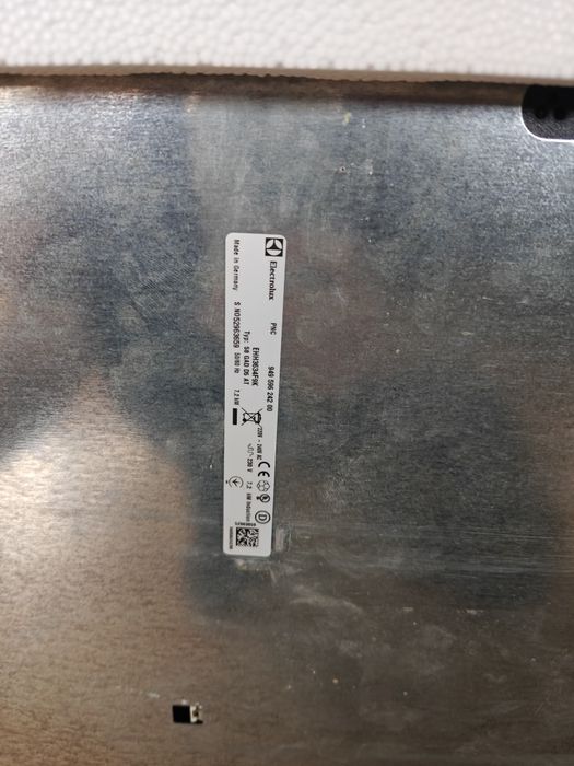 Płyta indukcyjna Electrolux, uszkodzona, całe szklo. Model EHH3634F9K