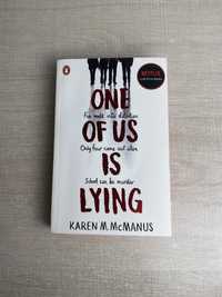 One of us is lying - Karen M. McManus po angielsku