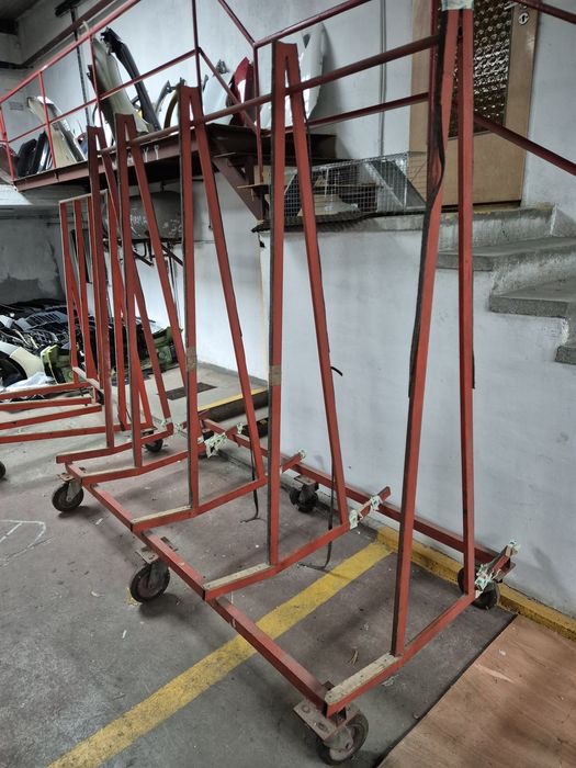 Stojak dwustrony transportowy na kółkach do okien drzwi