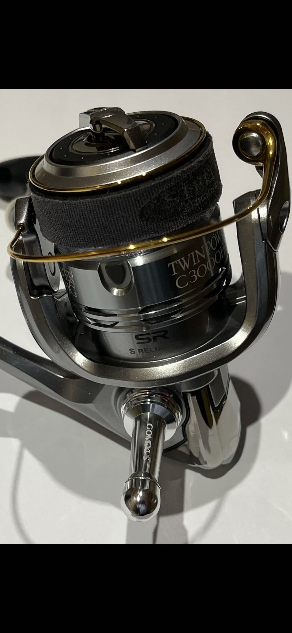 Stojak firmy Gomexus do kołowrotków Shimano i Daiwa