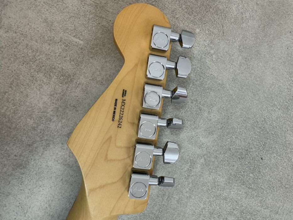 Gitara elektryczna Fender Stratocaster (Mexico) – Arctic White + Case