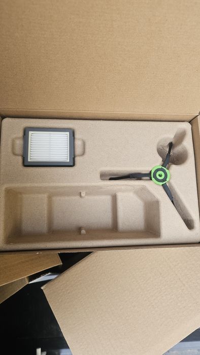 iRobot Roomba j7+ – Como novo + Garantia Nov 2026 + Acessórios