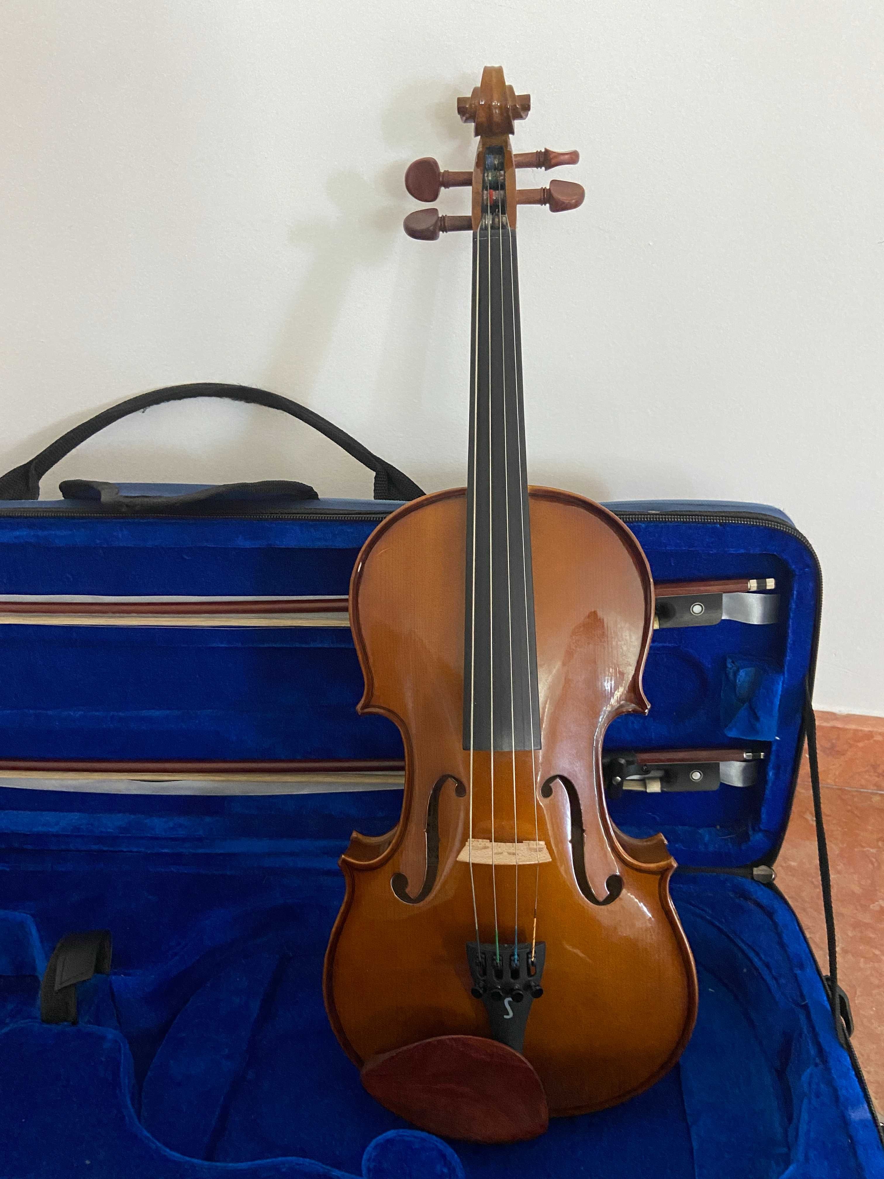 Viola de arco Stentor 38 cm como nova, com dois arcos e estojo.