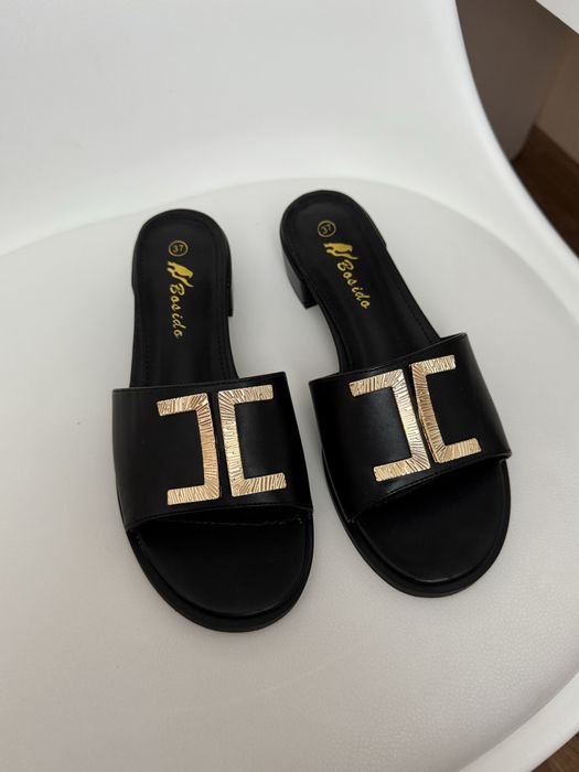 Жіночі чорні шльопки