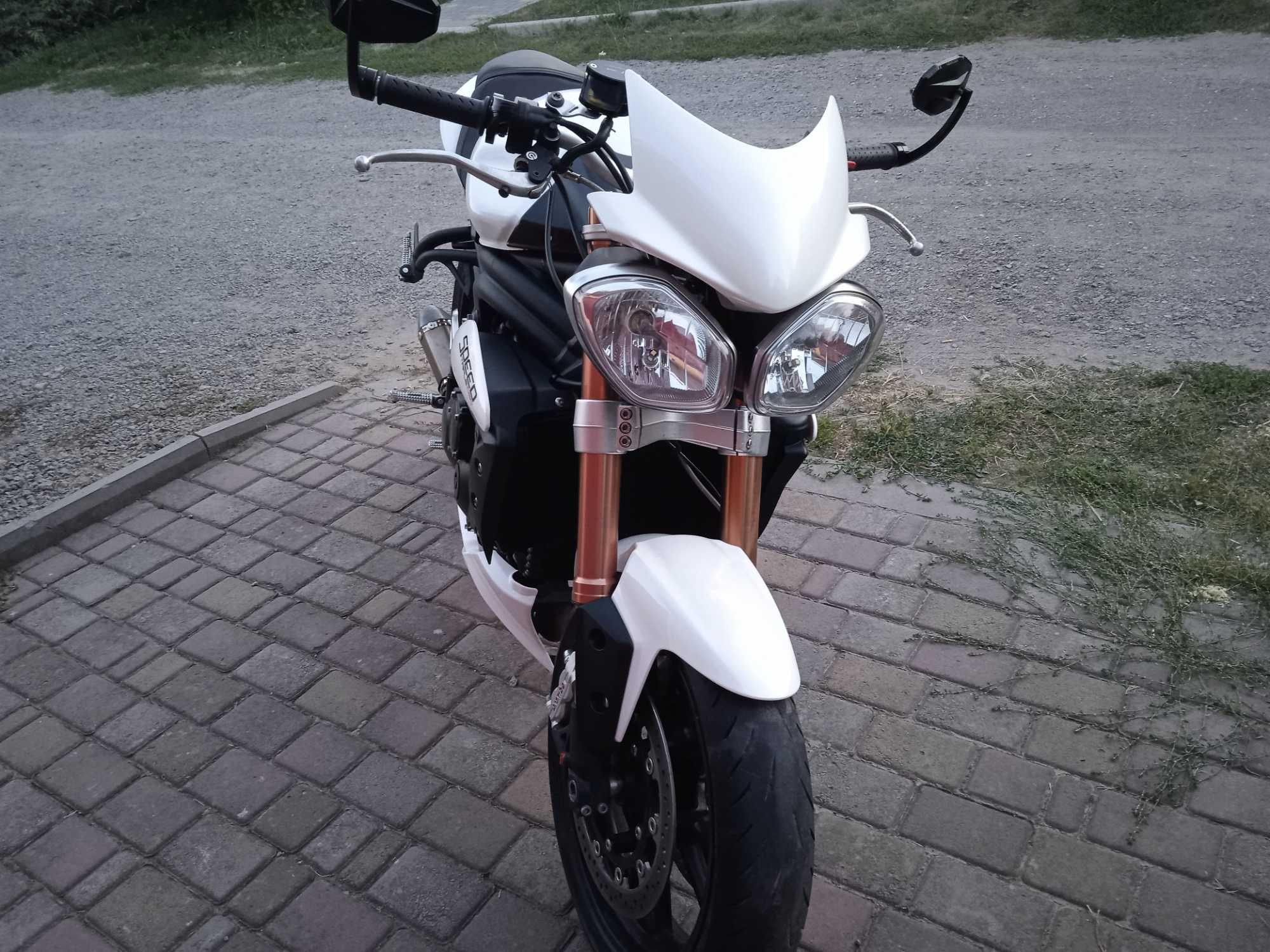 Продам Triumph Speed Triple 1050сс 2015 року