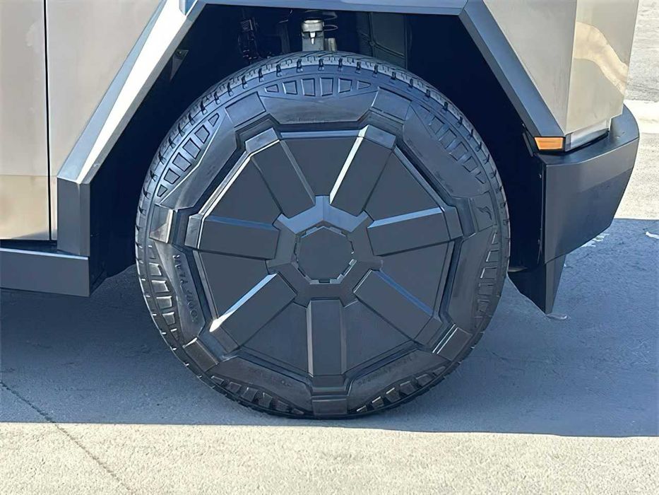 Tesla Cybertruck Crew Cab      2024