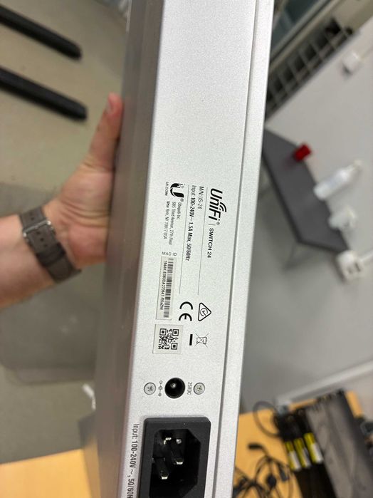 switch ubuqiti unifi us-24