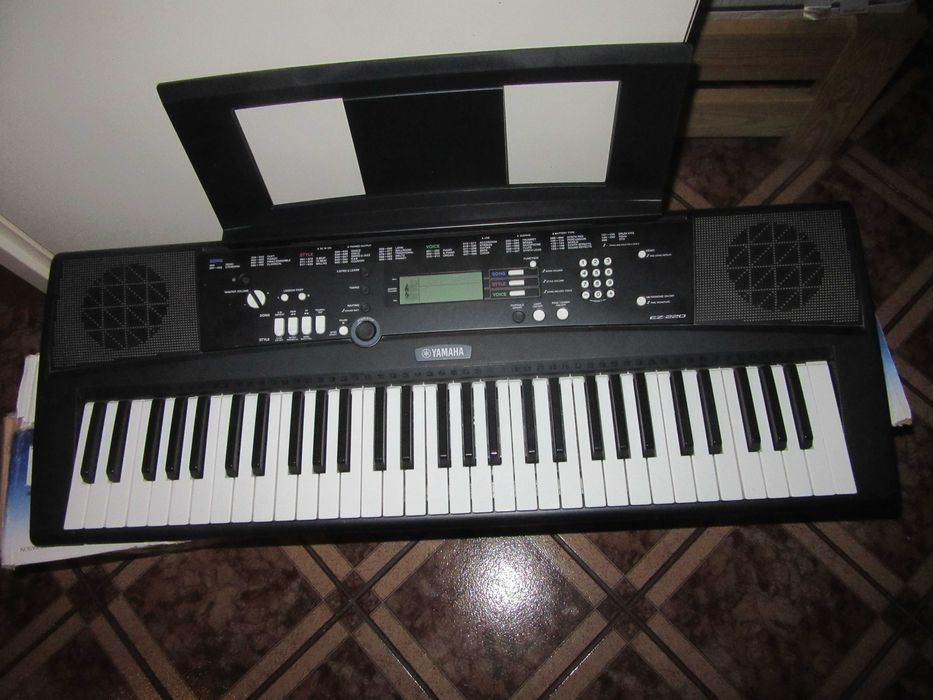 Keybord Yamaha Ez 220 Klawiatura dynamiczna podswietlane klawisze