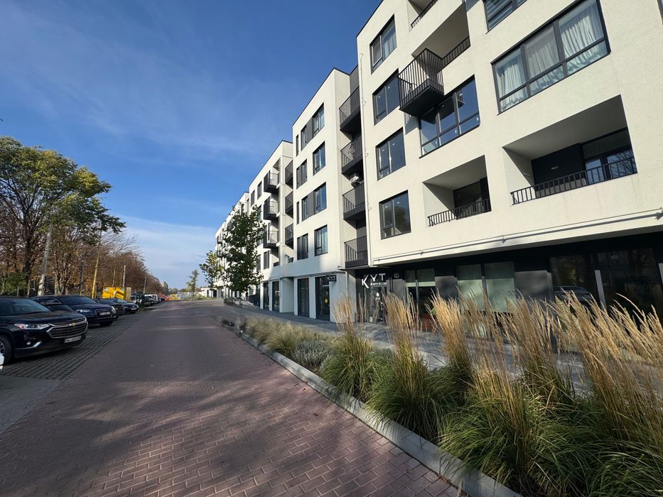 Продаж фасадного приміщення в новобудові