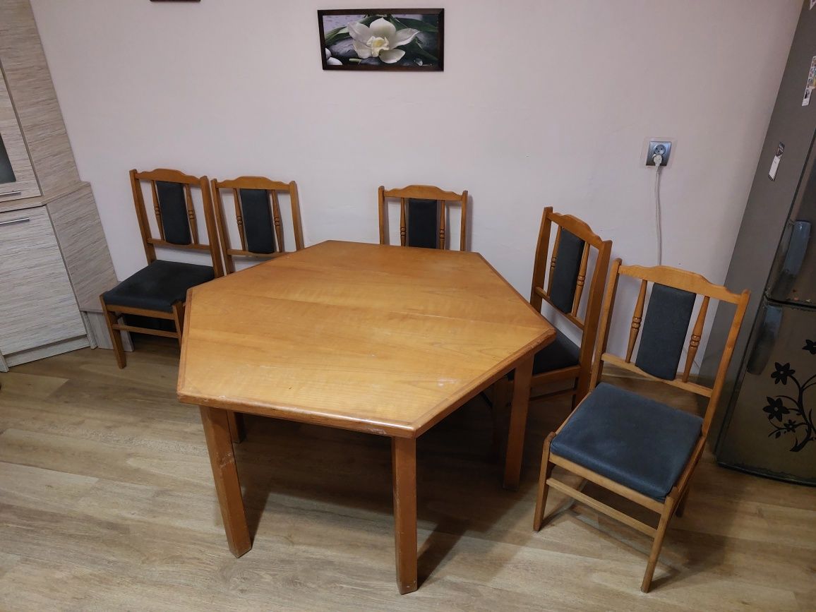 Stół do kuchni bez krzeseł