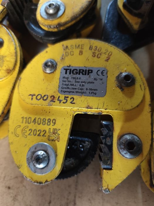 Uchwyt do podnoszenia blachy