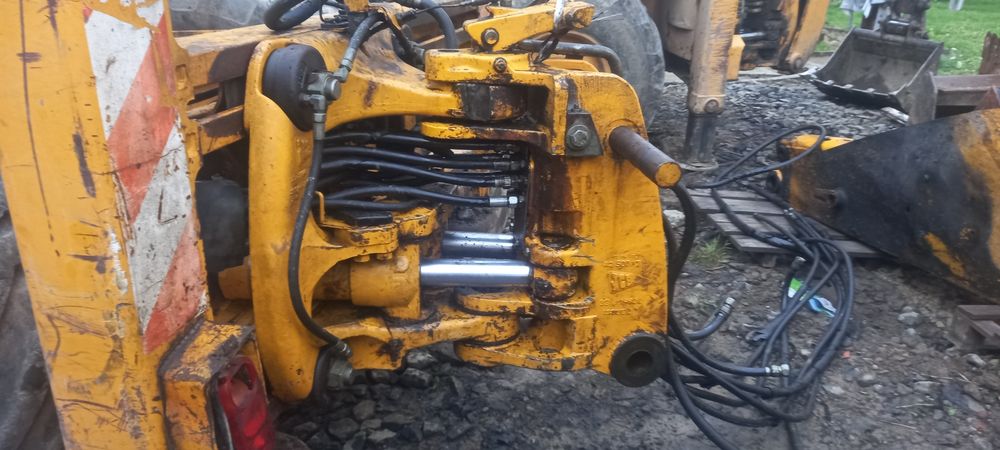 раму передню стрілу КПП  коньок на JCB3CX