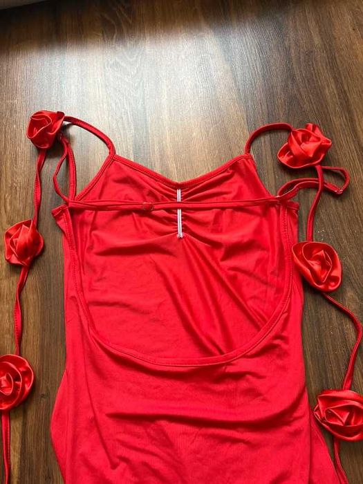 Sukienka przylegająca długa syrenka wiszące róże lato wesele wakacje