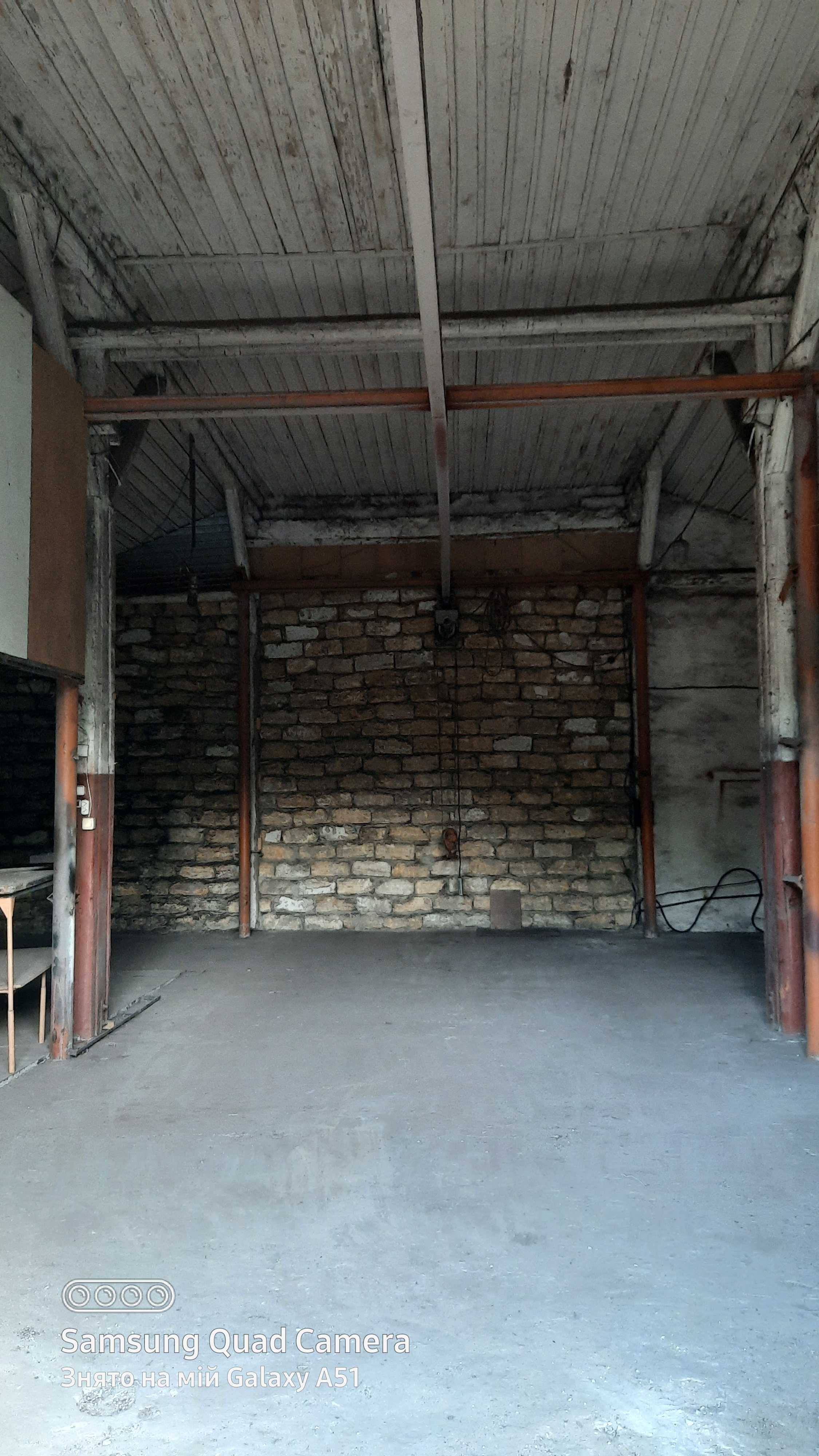 Продам  виробничо-складське  приміщення  700 м/кв в місті Прилуки.