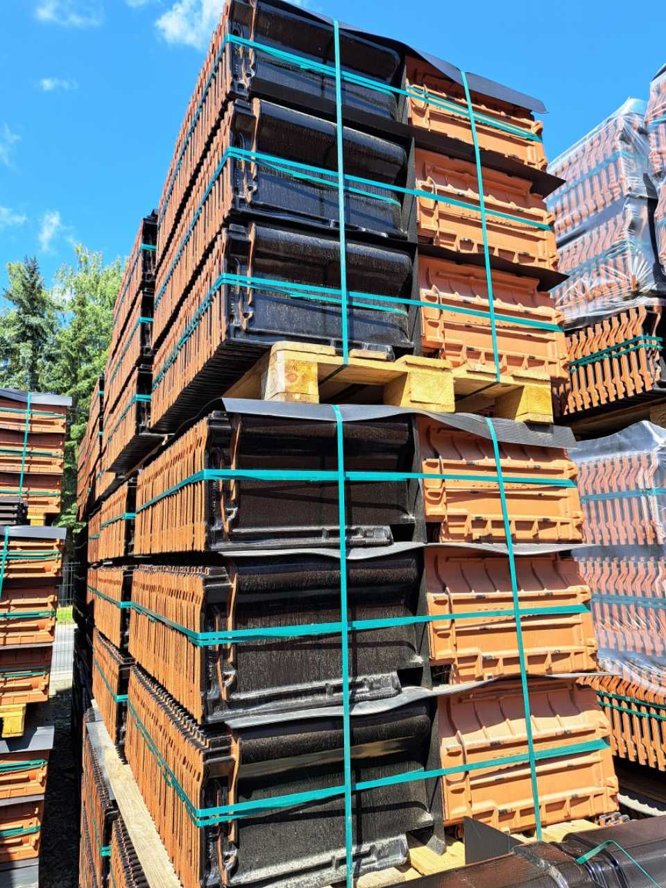 Dachówka ceramiczna falista Creaton Titania Finesse czarna glazurowana