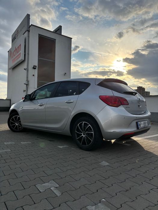 Opel Astra Sprawny, oszczędny w ciągłym użytkowaniu. Nowy akumulator+opony zimowe