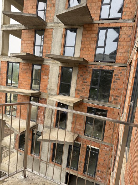 Квартири у новобудові з бомбосховищем та паркінгом