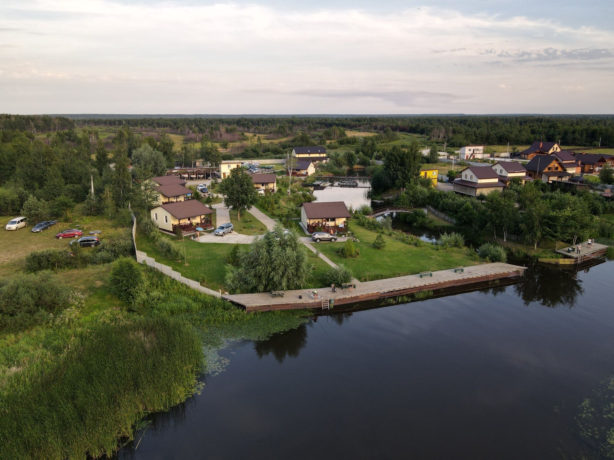 Оренда будинків на березі Дніпра, риболовля, кафе-бар та інше