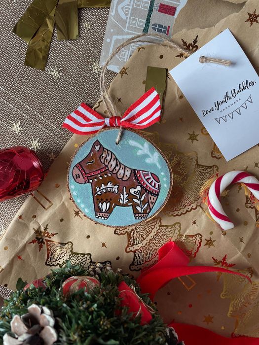 Ялинкова прикраса ручної роботи з символом 2026 року