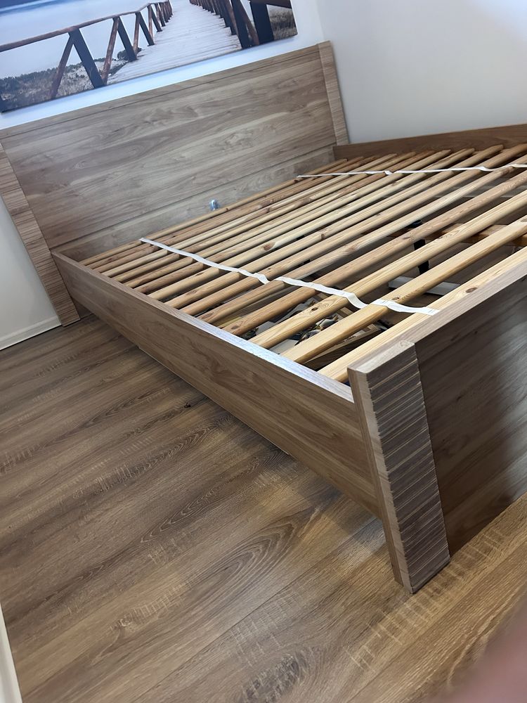 Łóżko do sypialni 160cm, stan bardzo dobry