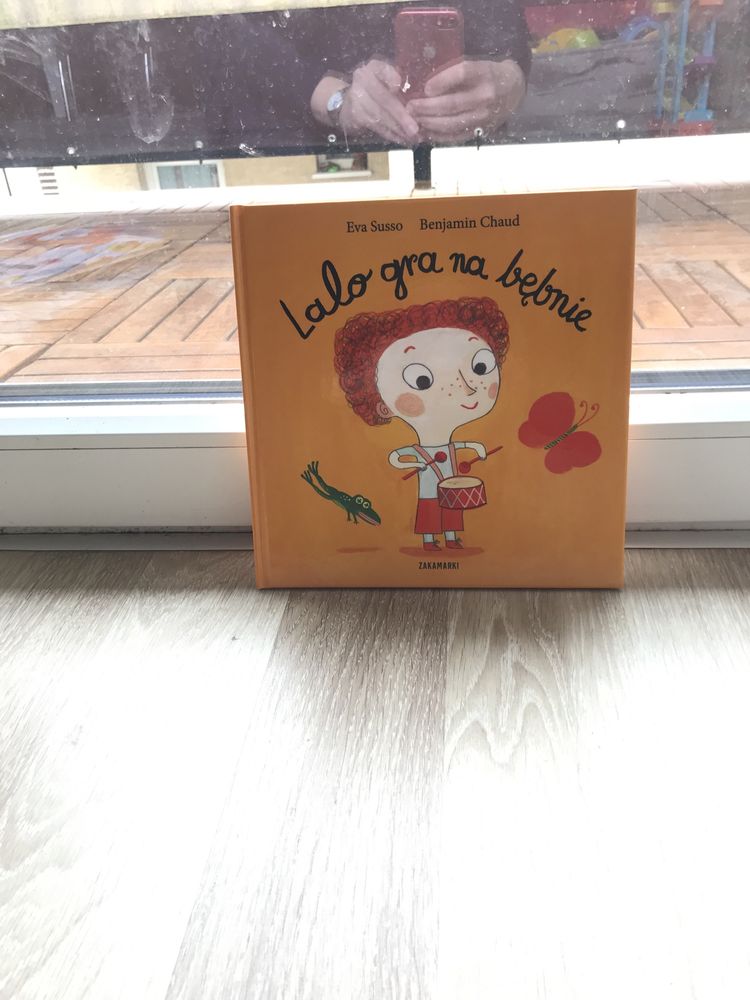 Książka Lolo gra na bębnie- twarda oprawa