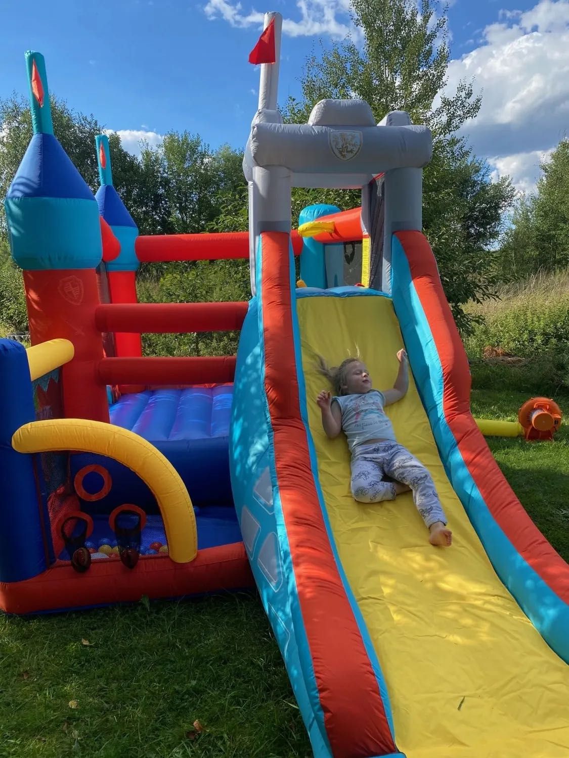 Dmuchany Zamek GRYFA z Trampoliną + Dmuchawa – Frajda dla Dzieci!