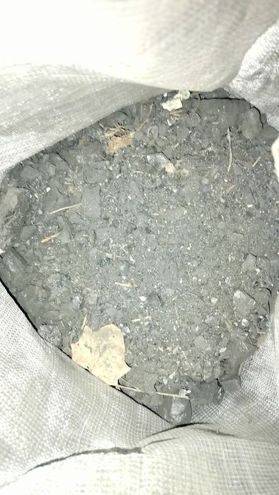 Miał po weglu zebrany w worki