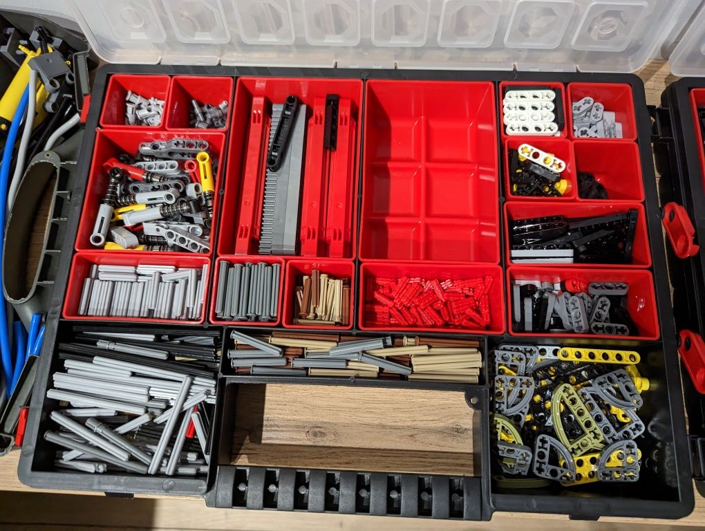 Колекція Lego Technic на 7000 деталей (42110, 42043, 42030)