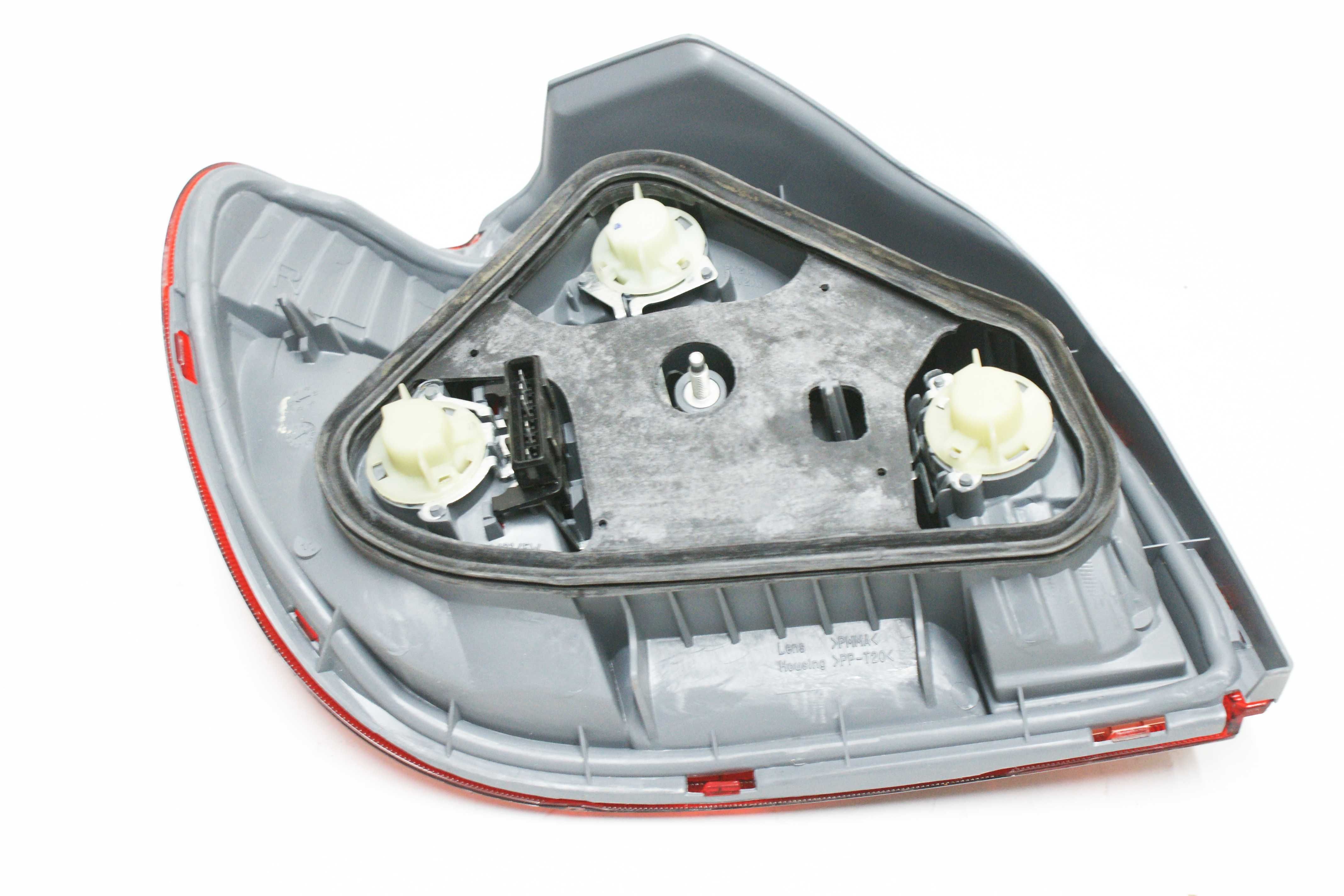 Lampa tył tylna prawa OE Toyota YARIS I P1 01/2001-10/2005 SCP1 NLP10