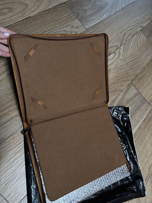папка A4 из коричневой кожи, с отделениемц для планшета