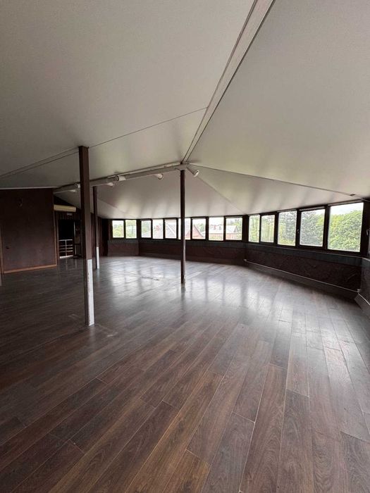 Продам велике комерційне окремостояче приміщення, м Нововолинськ