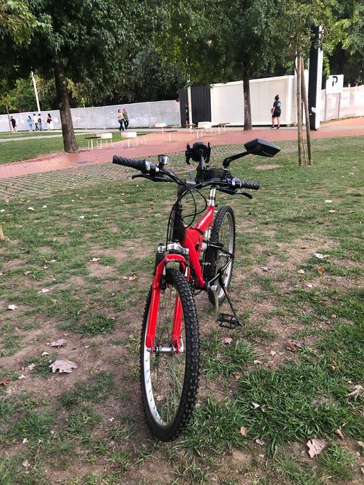 Bicicleta BTT com suspensão total