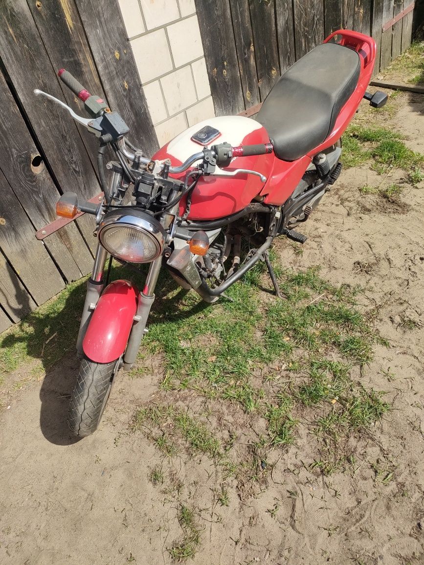Na części Kawasaki er 5 GPZ kle 500 rama z dokumentami gaźniki tłumik