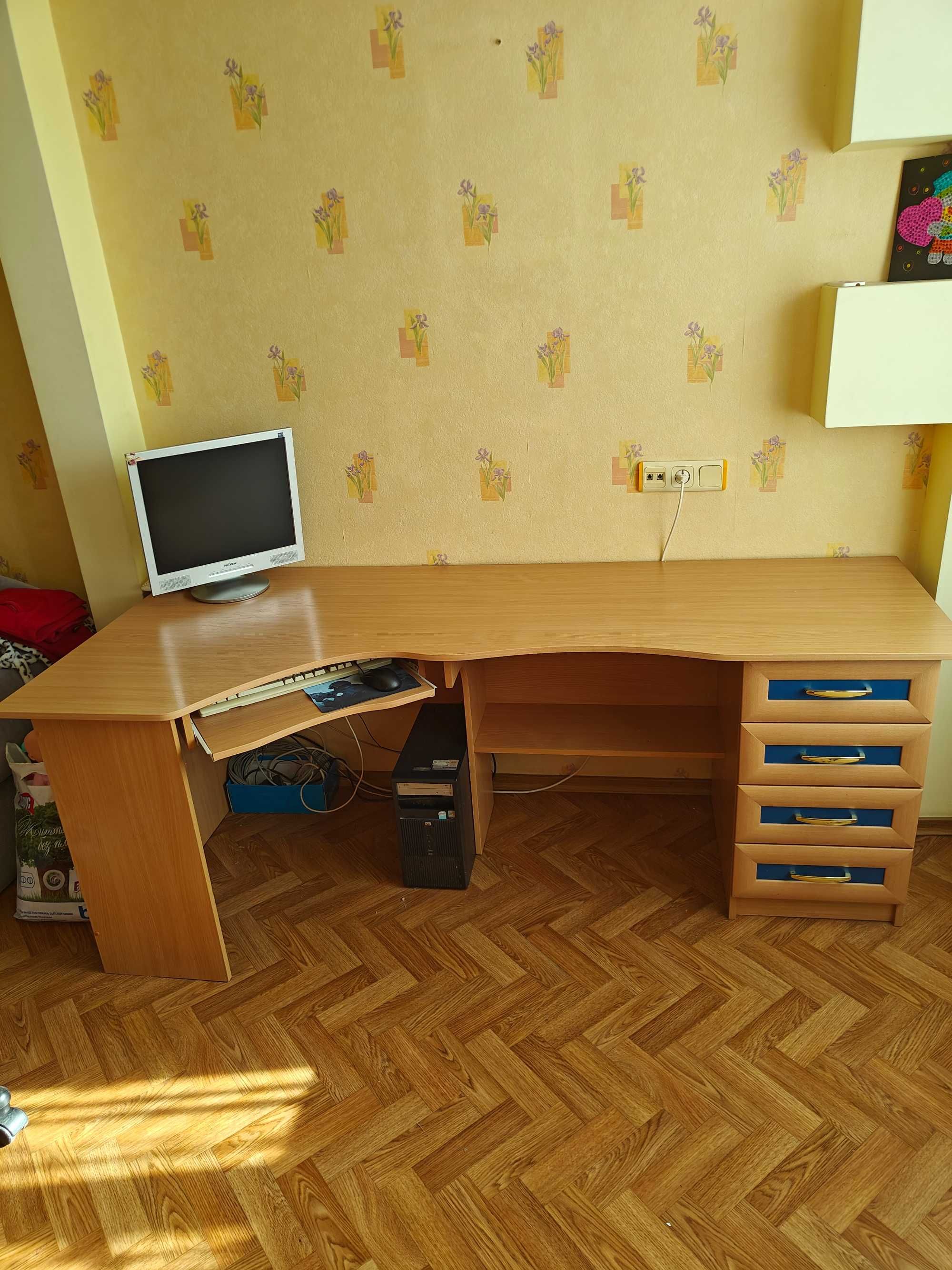 Стіл компьютерний, пісьменний