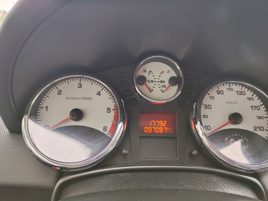 Peugeot 207 1.6 hdi sport
