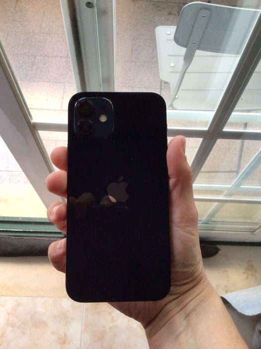 iPhone 12 64GB preto em excelente estado