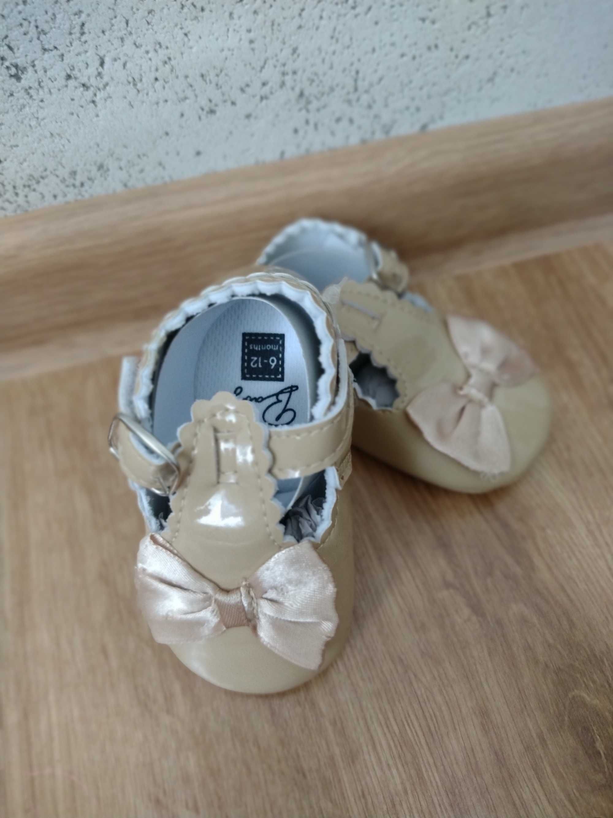 Nowe lakierowane balerinki niemowlęce 6-12 m-cy