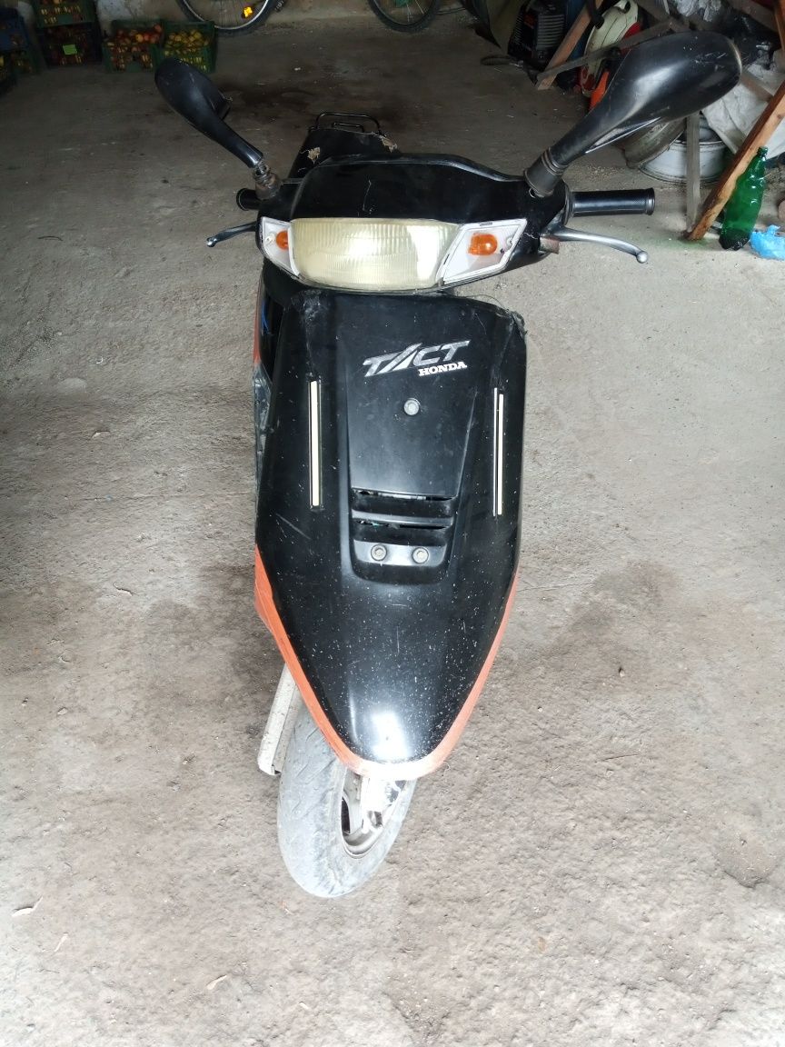 Продам скутер Хонда 24