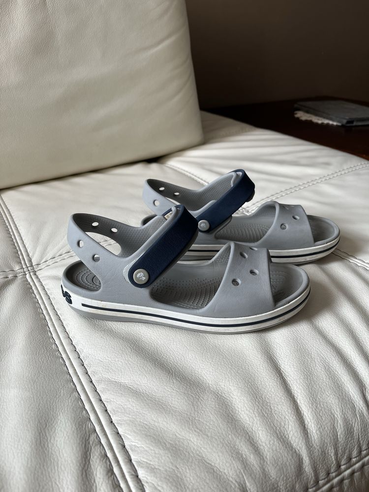 Sandałki crocs j3