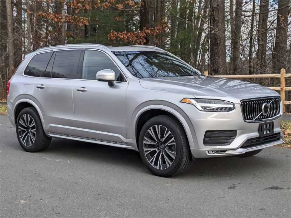 2022 Volvo XC90 T6 Momentum 7-Passenger